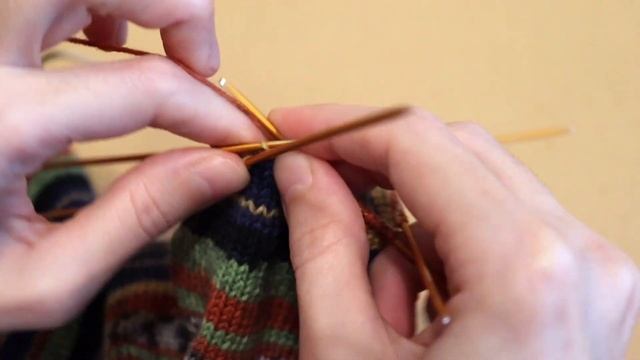 Как делать убавки при вязании носка спицами смотреть онлайн