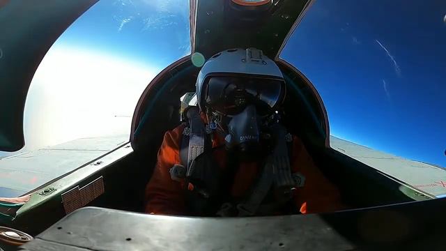 Взлет и посадка истребителя-перехватчика МиГ-31 (Россия)