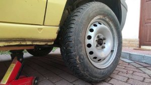 Replacing the spare wheel on Fiat Doblo