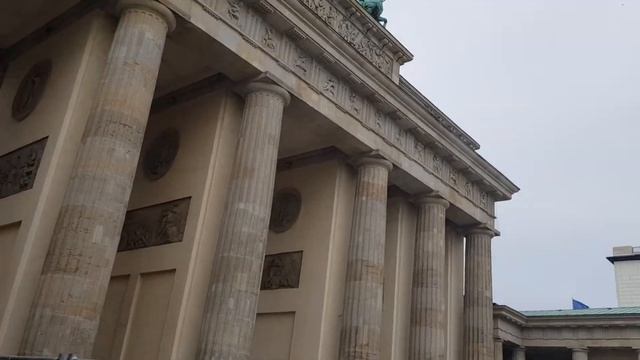 Берлин Германия Бранденбургские ворота смотреть онлайн