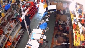 Вор в строительные магазине 41й км рынок мельница камера видеонаблюдения