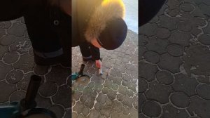 Аккумуляторная бесщеточная болгарка Макита.