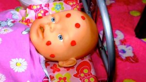 Кукла БЕБИ БОН заболела! Даша лечит куклу.