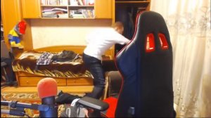 Пьяный VjLink! Буянит и ругается матом! Дерётся со стулом!