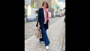 Базовый гардероб для женщин 60 лет: лучшие варианты