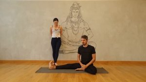 Паривритта Джану Ширшасана. Боковой наклон. Как сделать безопасно.