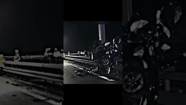 Audi RS6 crash at 300 km per hour in Germany