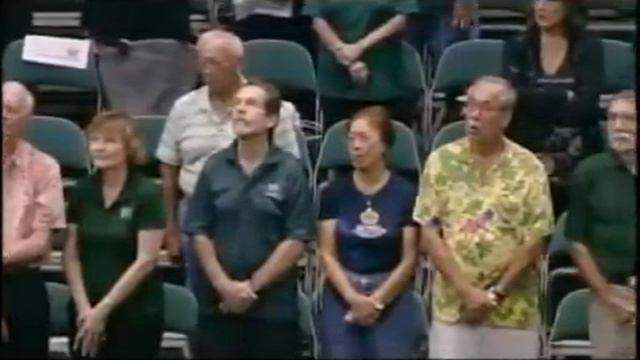 Kanoe Gibson and sister sing at UH Wahine volleyball game смотреть онлайн
