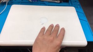 2009 Macbook  A1342 換螢幕 / 2009 Macbook  A1342 Screen Replacement