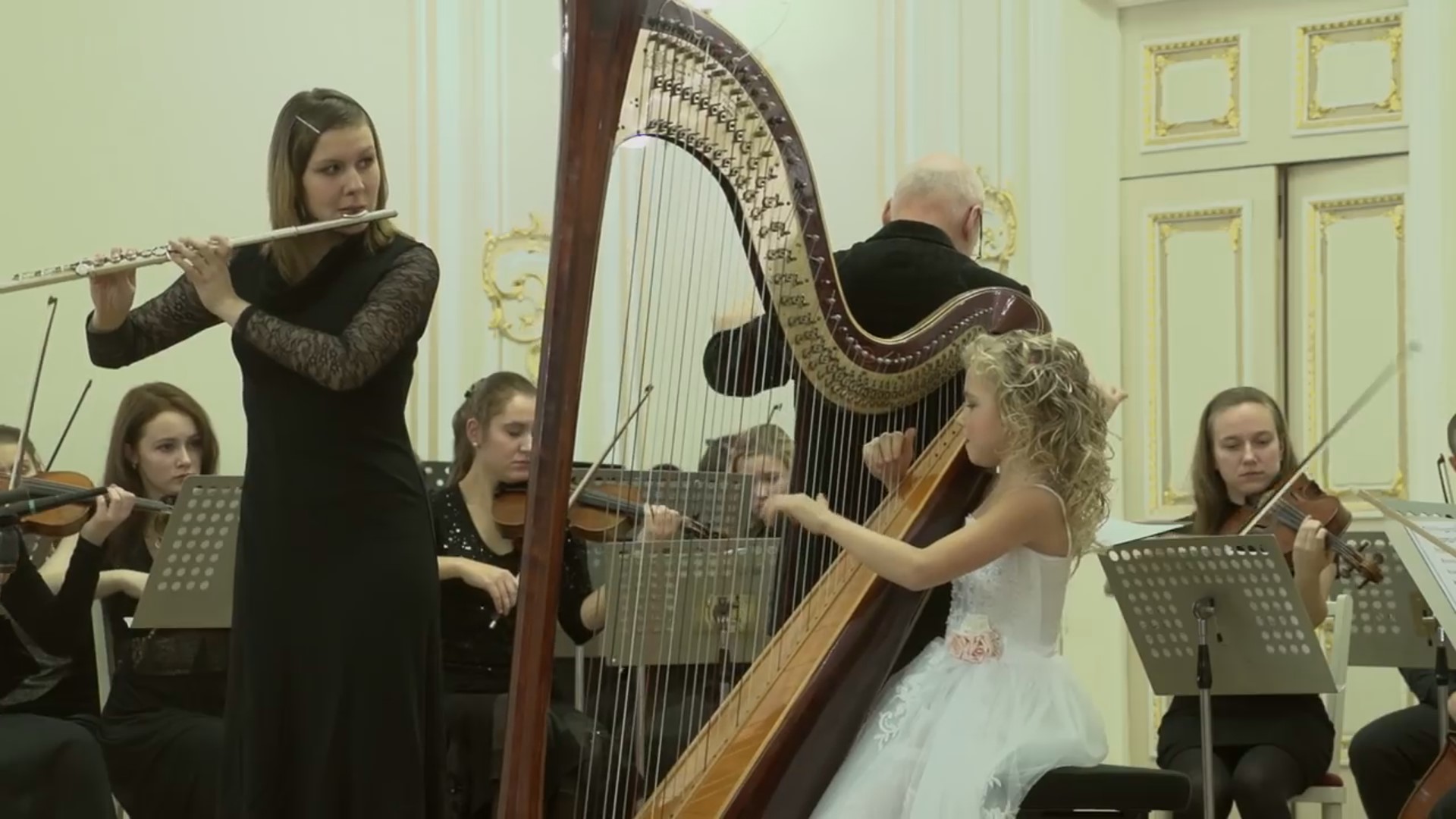 W.A. Mozart - Concerto for Flute and Harp KV 299.  Алиса Садикова - Арфа, Анна Комарова - Флейта