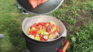 Готовлю в казане ЖАРКОЕ ИЗ КУРИЦЫ с овощами / Чай из самовара на шишках