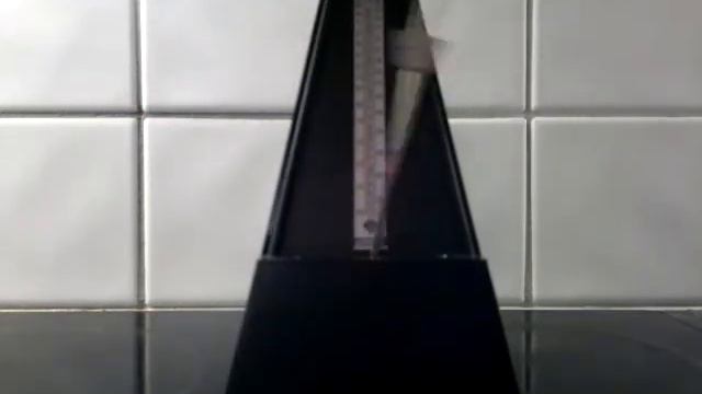 Ca 92 Bpm. A traditional practice metronome with pendulum. смотреть онлайн