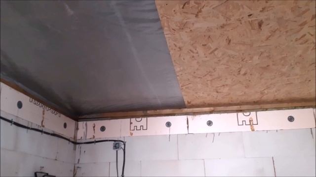 Потолок из ОСП + освещение мастерской.