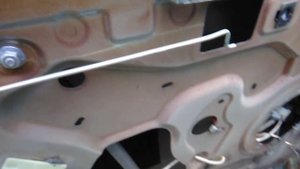 Рено Дастер. Как я ремонтировал защелку двери. Почему сел аккумулятор.