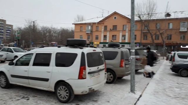 Привокзальная площадь города Актобе. Железнодорожный вокзал. смотреть онлайн