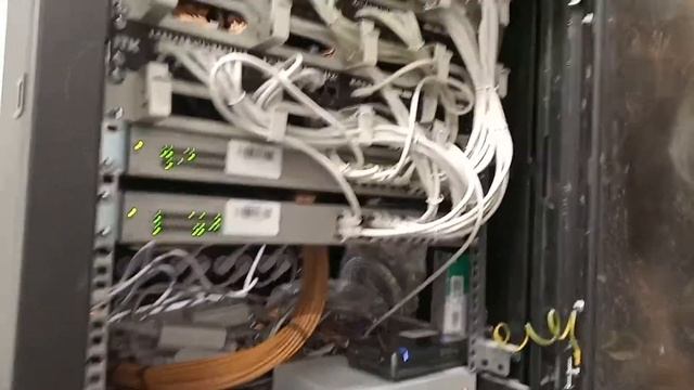 Серверный шкаф практически готов к эксплуатации. смотреть онлайн