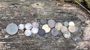 Откуда здесь столько серебра? Шурф на месте хутора!