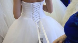 Как правильно шнуровать свадебное платье