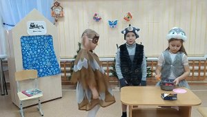 Игра-спектакль "Как продукт труда превращается в товар"