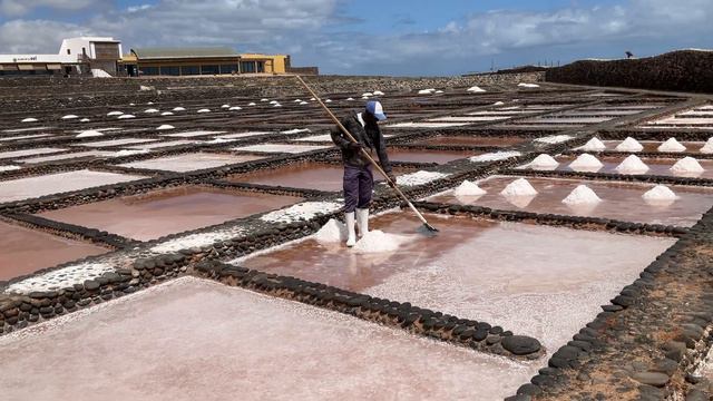 Traditional methods of sea salt production in Salinas del Carmen смотреть онлайн