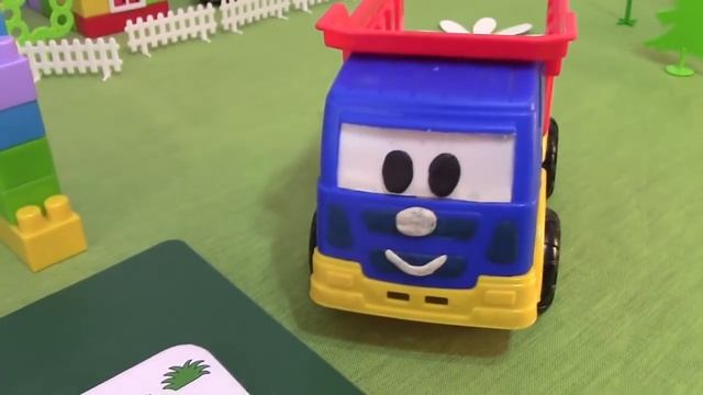 Грузовичок ЛЕВА собирает ПАЗЛ _ ГОЛОВОЛОМКА для детей - ДОМАШНИЕ ЖИВОТНЫЕ и их ЗВУКИ смотреть онлайн