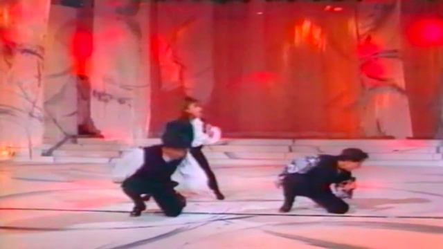 Paula Abdul - Opposites Attract (Live on TF1 Stars 90 September 21, 1992) смотреть онлайн