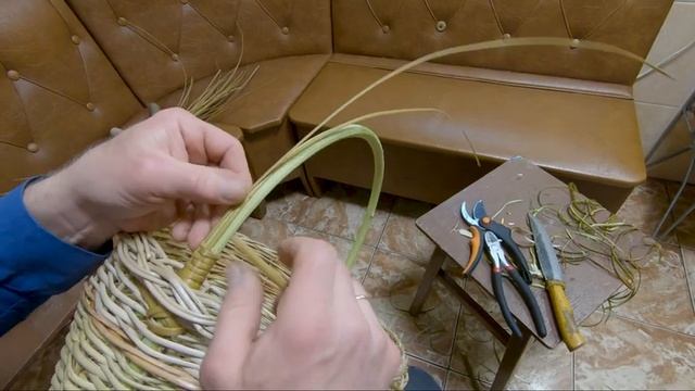 ОЧЕНЬ КРЕПКАЯ РУЧКА ДЛЯ КОРЗИНЫ #лозоплетение смотреть онлайн