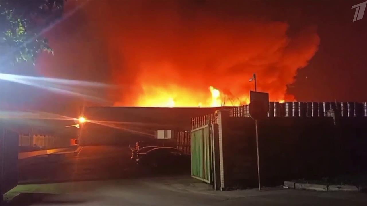 Украинские националисты вечером ударили по заводу в Донецке, произошла утечка аммиака