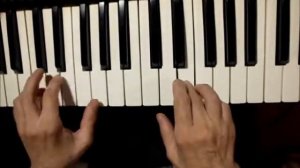 Учимся играть двумя руками на пианино.#Василек