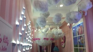 Парк «ОСТРОВ МЕЧТЫ». Тематическая зона «HELLO KITTY». Москва. 21.04.2021г.