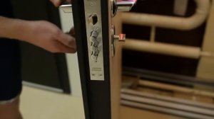 Дверь Бульдорс 44R - Обзор входной двери