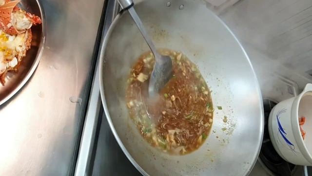 海鮮控的年夜飯，龍蝦與海膽的完美結合，龍蝦雲丹燒、海膽鍋、干貝雜炊、龍蝦粉絲煲、炙燒烏魚子。