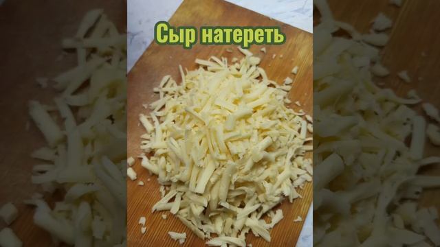 Салат с кукурузой,краб палочками,яйцом и сыром