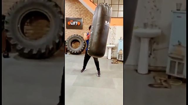 ?Heavy bag workout ? #badfito #punching #bag #boxing #drill #practice