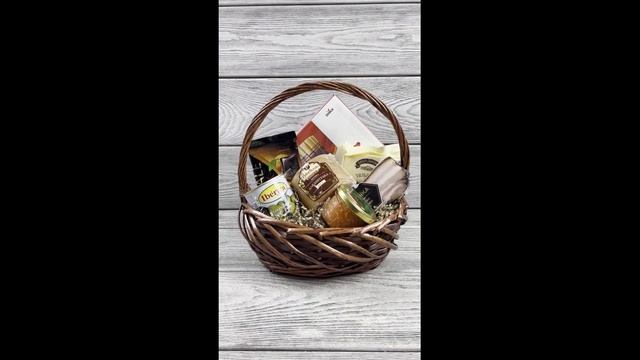 Подарочная корзина «Презент к столу» / Подарок для мужчины / Подарочный набор на Новый Год