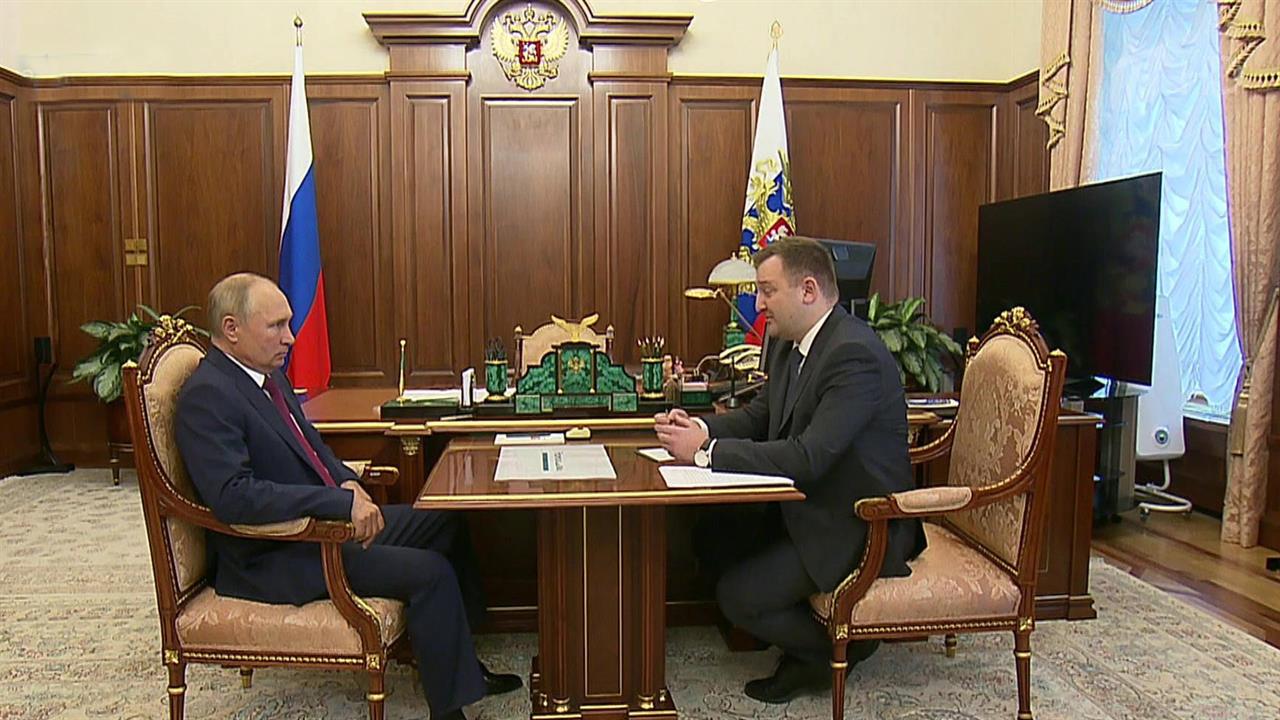 О волонтерском движении, а также о творческих и об...оектах президент поговорил с главой Росмолодежи