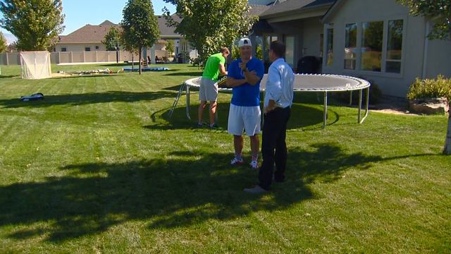 Idaho Life: Eagle man builds grass tennis court in his backyard смотреть онлайн