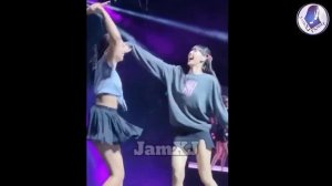 Jenlisa full moments in Dallas concert Day 1 ?