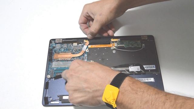 How to Disassemble Asus ZenBook UX390U Laptop or Sell it. смотреть онлайн