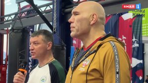 Боксеры Николай Валуев и Евгений Макаренко дали мастер-классы салехардским детям