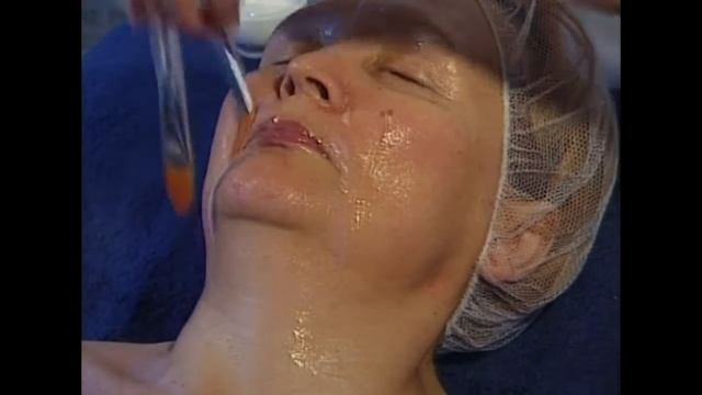 Массаж и уход за кожей с испанской косметикой DU Caviare Plus смотреть онлайн