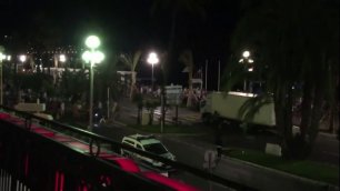 Мотоциклист, рискуя жизнью, пытался остановить грузовик террориста в Ницце 