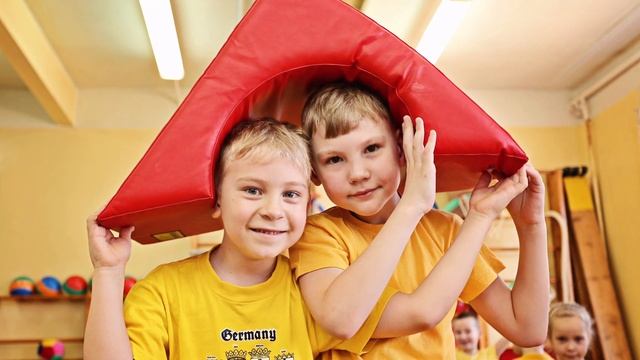 Выпускной альбом дс 23 Гатчина 2017 смотреть онлайн