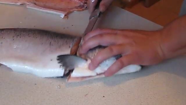 Как правильно разделать рыбу форель...