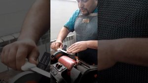 Обвальщик мяса точит нож ( часть 1) TRAMONTINA из TRAMO24