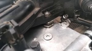 сочит масло из-под шпильки впускного коллектора ваз 21124