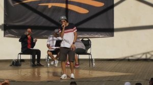 ведущий жжот, битбокс, звуки ртом за весь оркестр, battle beatbox