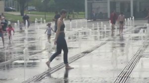 Девушка, фонтан и мокрые летние радости ! :-) / A girl, a fountain and wet summer joys ! : -)