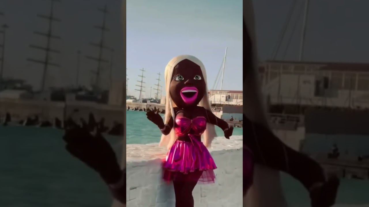 Кого только не встретишь в Сочи. Эта дамочка хорошо загорела под палящим, южным солнцем #shorts смотреть онлайн