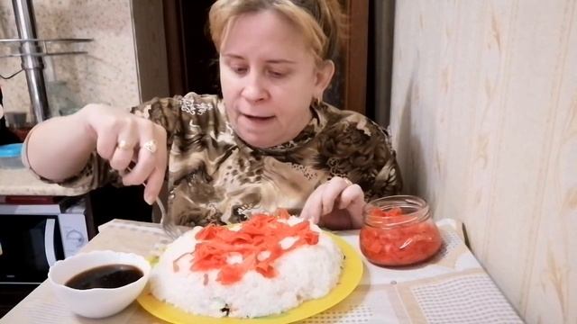 ЖРУ Салат Роллы, оторвалась от Души/СЛАБОНЕРВНЫМ НЕ СМОТРЕТЬ #мукбанг #итинг смотреть онлайн